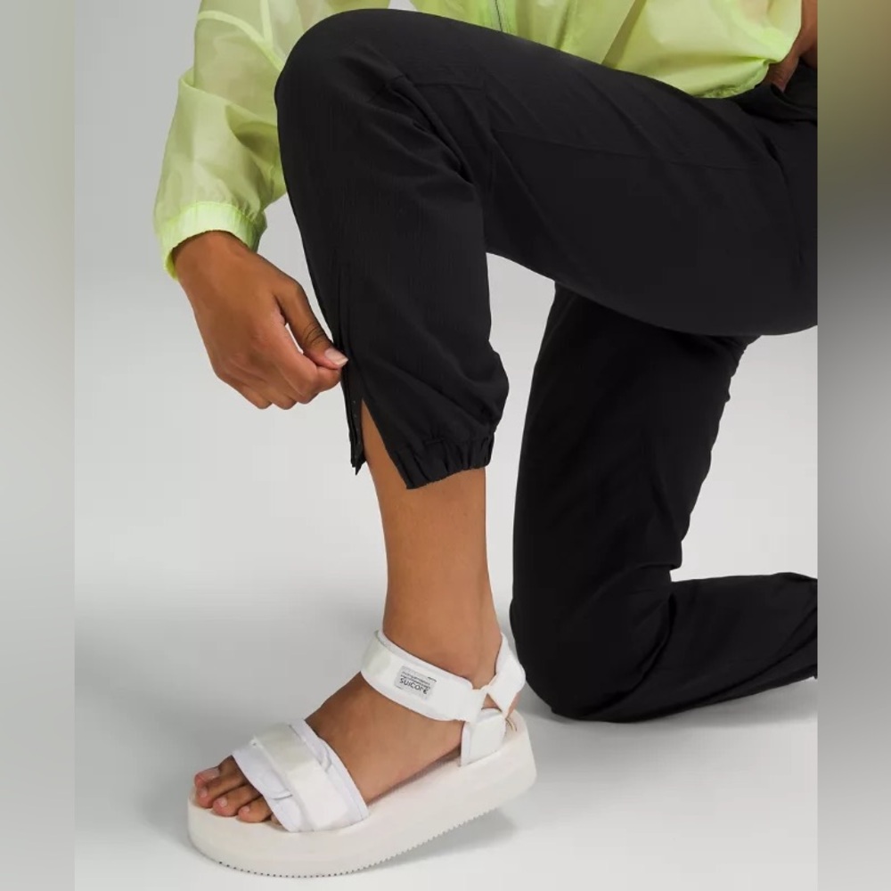 Lululemon Essential Affinity Mid Rise Jogger Black 10 - Picture 2 of 13